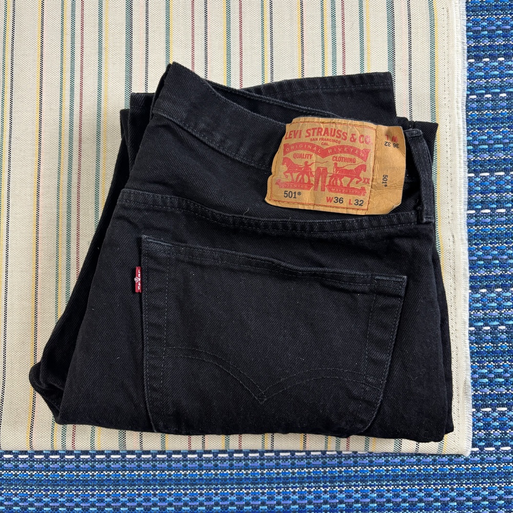 Levis 501 Jeans Mens TAG 36x32 (ACTUAL 34x32) Black Dark Wash Straight Denim E
